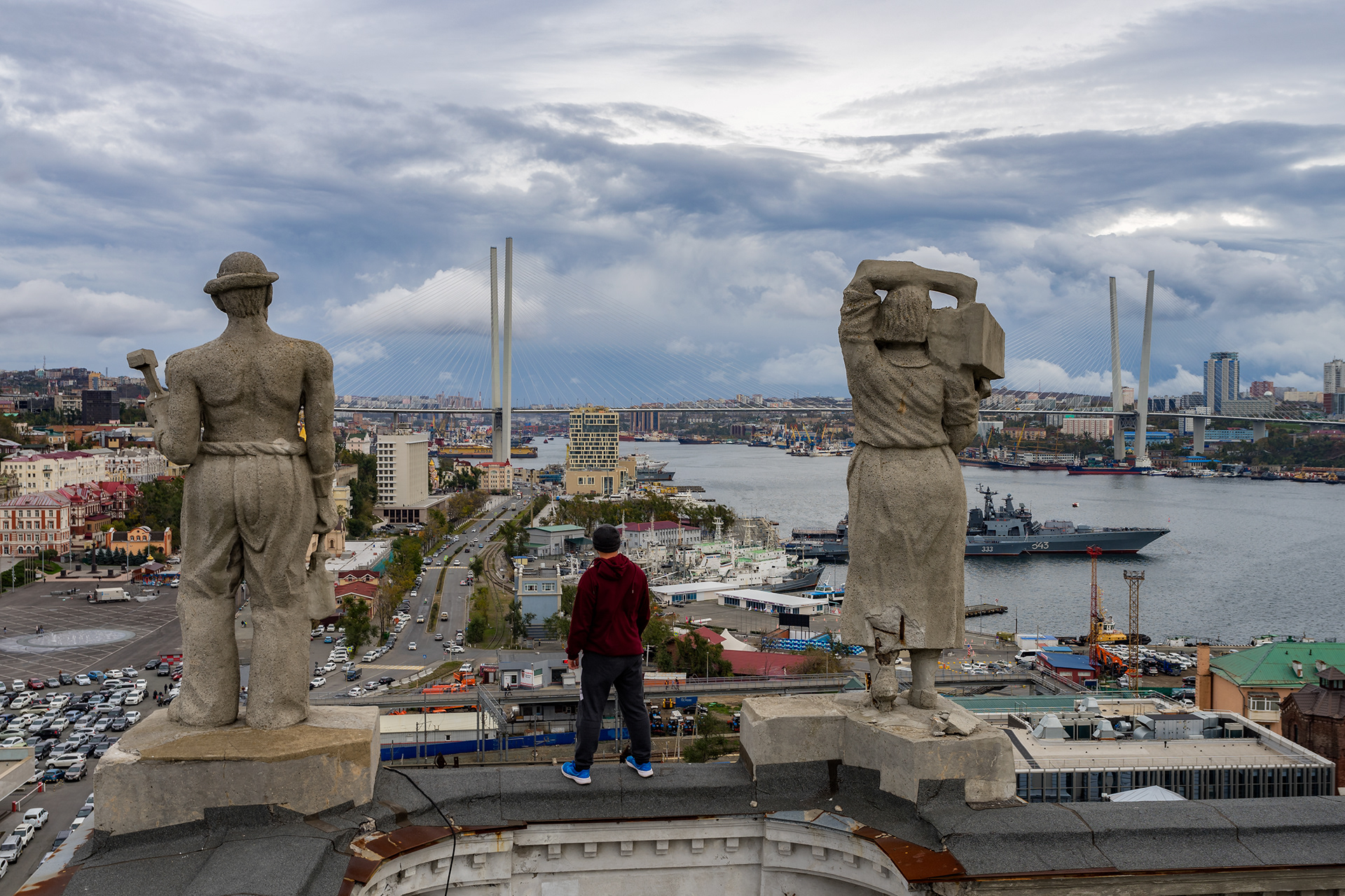 “灰马”房屋屋顶雕塑丨俄罗斯丨KIRILL TSYBENKO-12