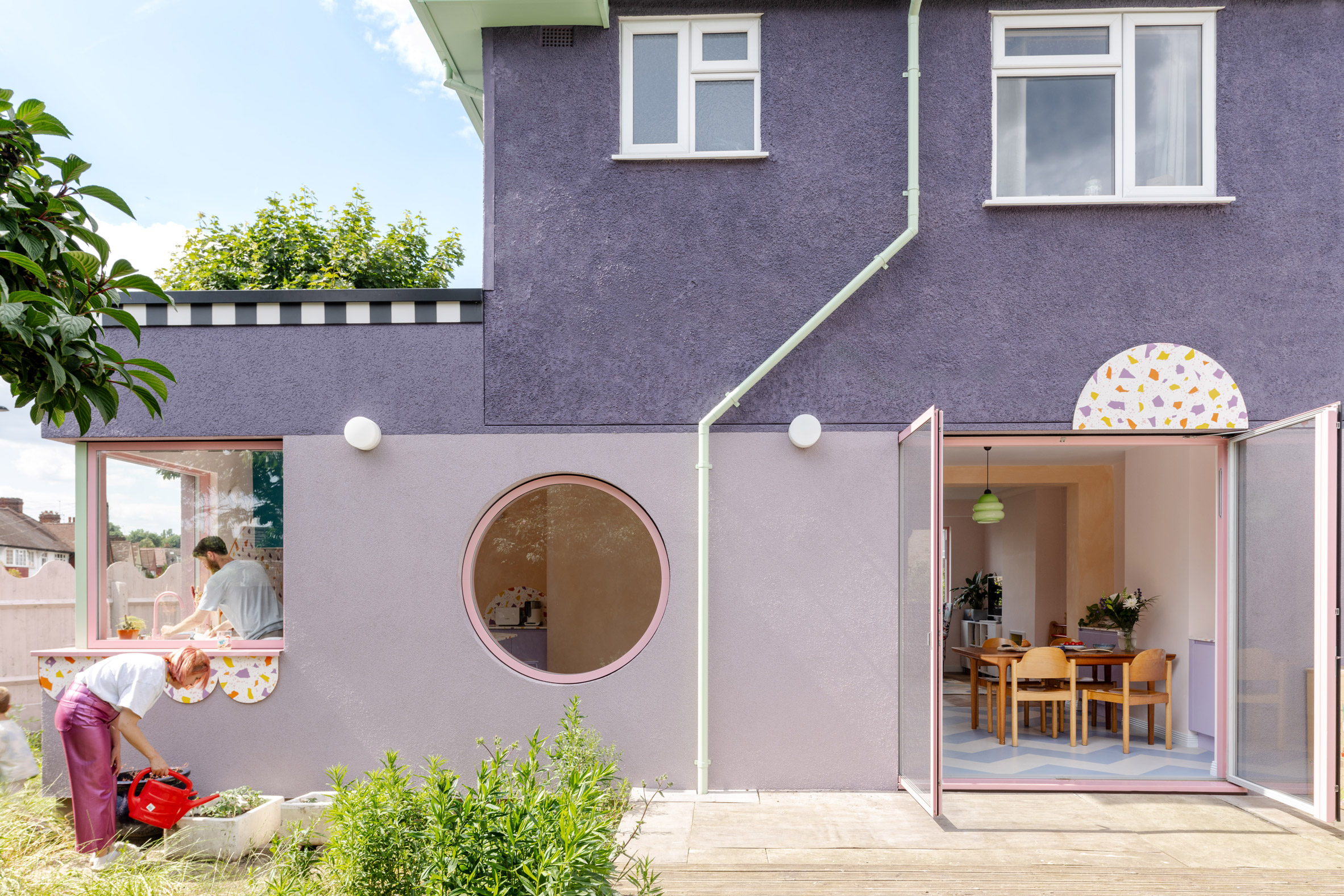 Eight offbeat homes accentuated by porthole-style windows-34