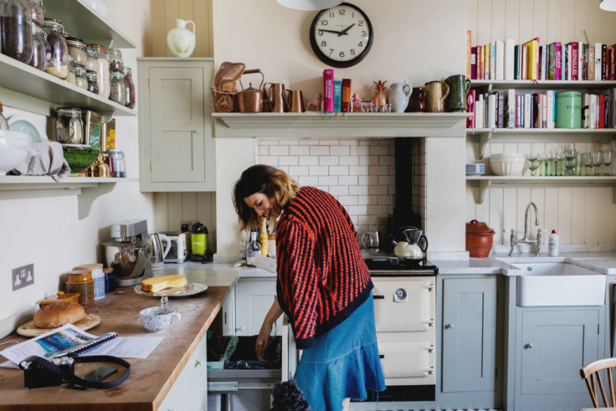 伦敦东区改造酒吧的现代之家 | 美食博主与厨师安娜·巴内特-0