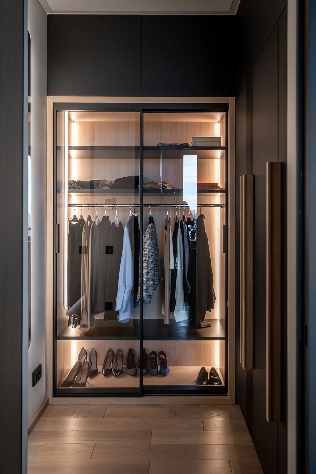 莫斯科 66㎡莫兰迪简约风公寓,玻璃隔断打造开放式空间-33