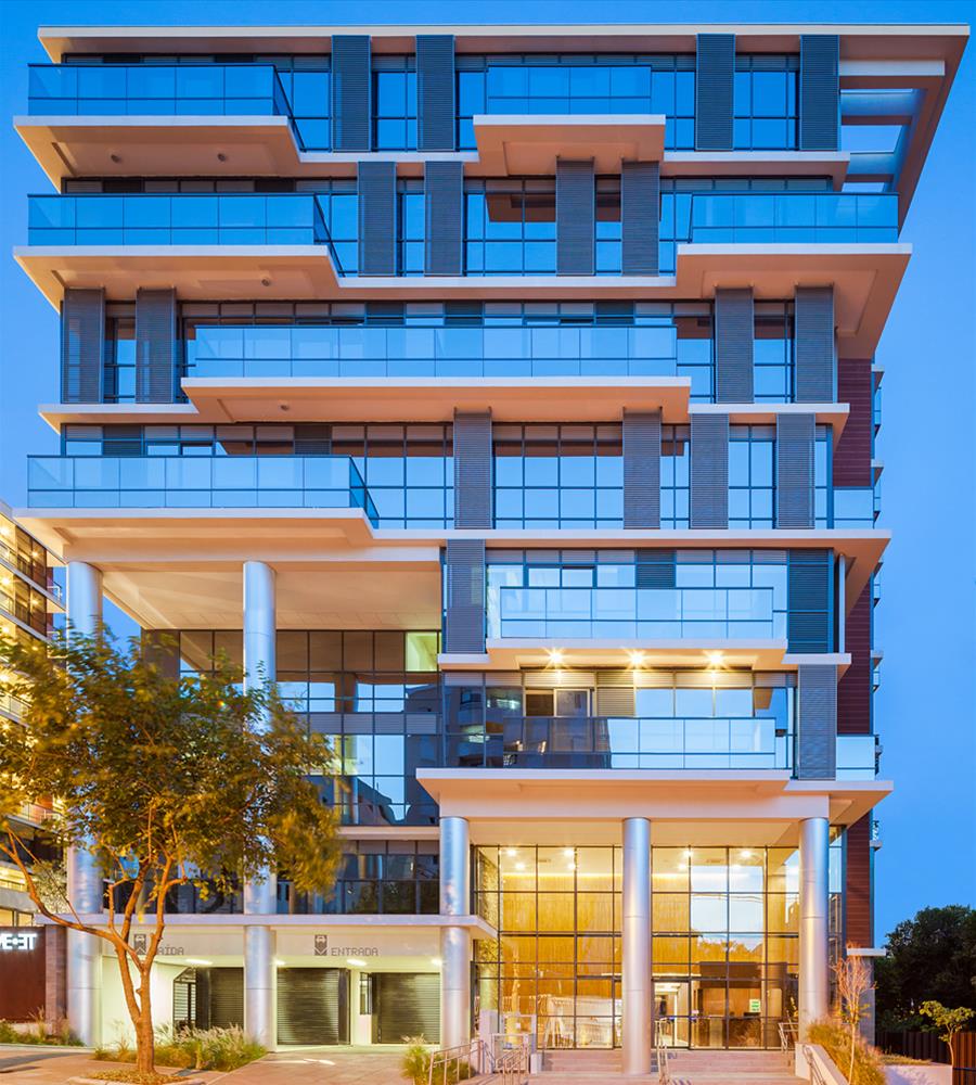 巴西 MEET 项目 | 木质与玻璃的完美结合-5