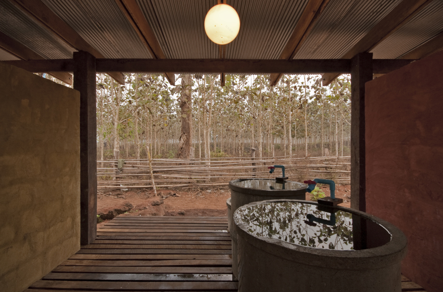 泰北孤儿院温馨浴室设计,功能性与本土文化完美融合-18