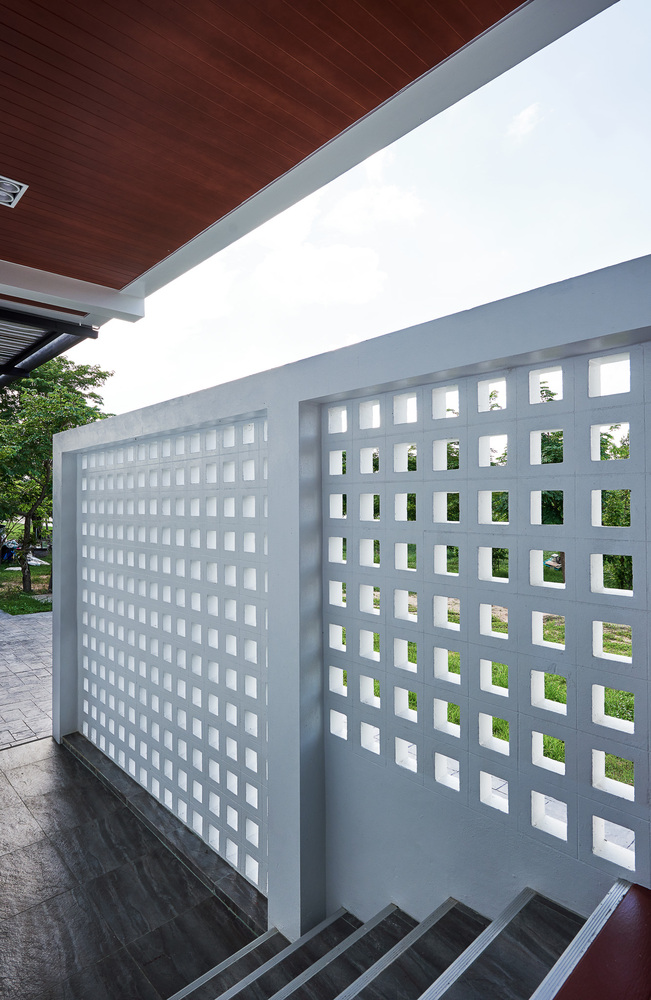 泰国田园风光中的现代钢结构之家-47