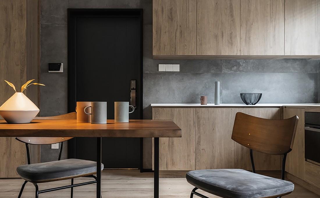 135㎡简约两居，真皮沙发与工业风茶几的完美融合-12