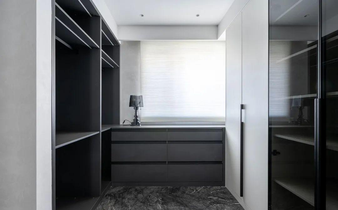 乌托邦式的潮玩收藏空间-35