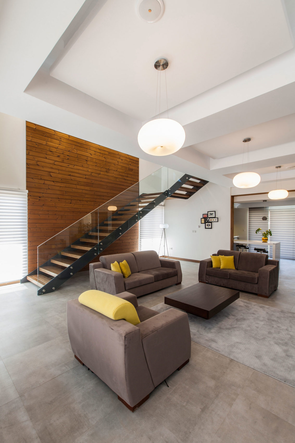 伊朗 Damavand 镇黄色调极简主义住宅设计-14