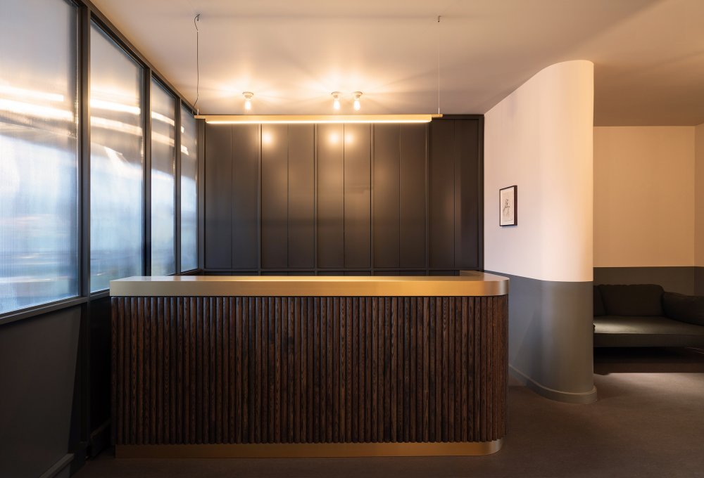 耳鼻喉科诊所CAR07
注：HNO在德语中是Hals-Nasen-Ohren的缩写，即耳鼻喉；Arztpraxis是德语诊所的意思 丨德国柏林-3