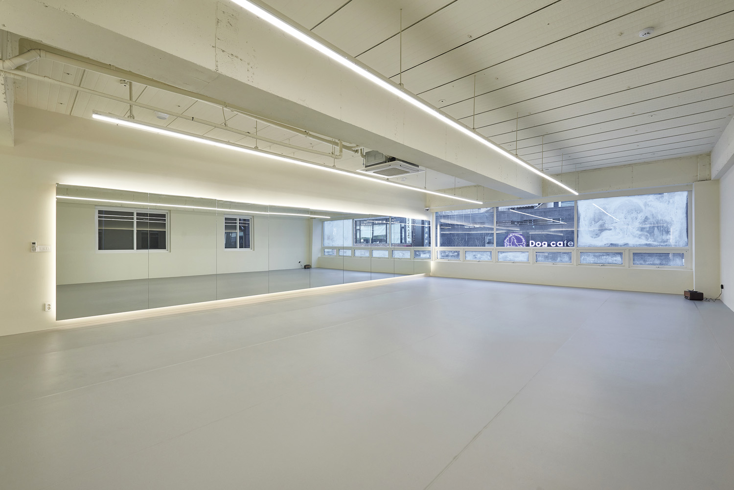 白色典雅，140 平米办公室与公寓的精致设计-30