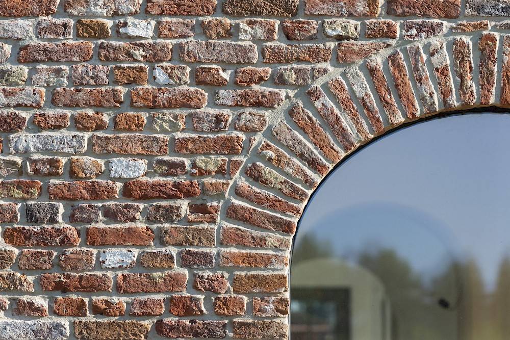 霍夫 VM AR 建筑事务所 （有限责任公司） 

注：BV是荷兰语Besloten Vennootschap的缩写，相当于英文的Private Limited Company ，即有限责任公司 不过这个表述在实际语境中也可按需省略 -16