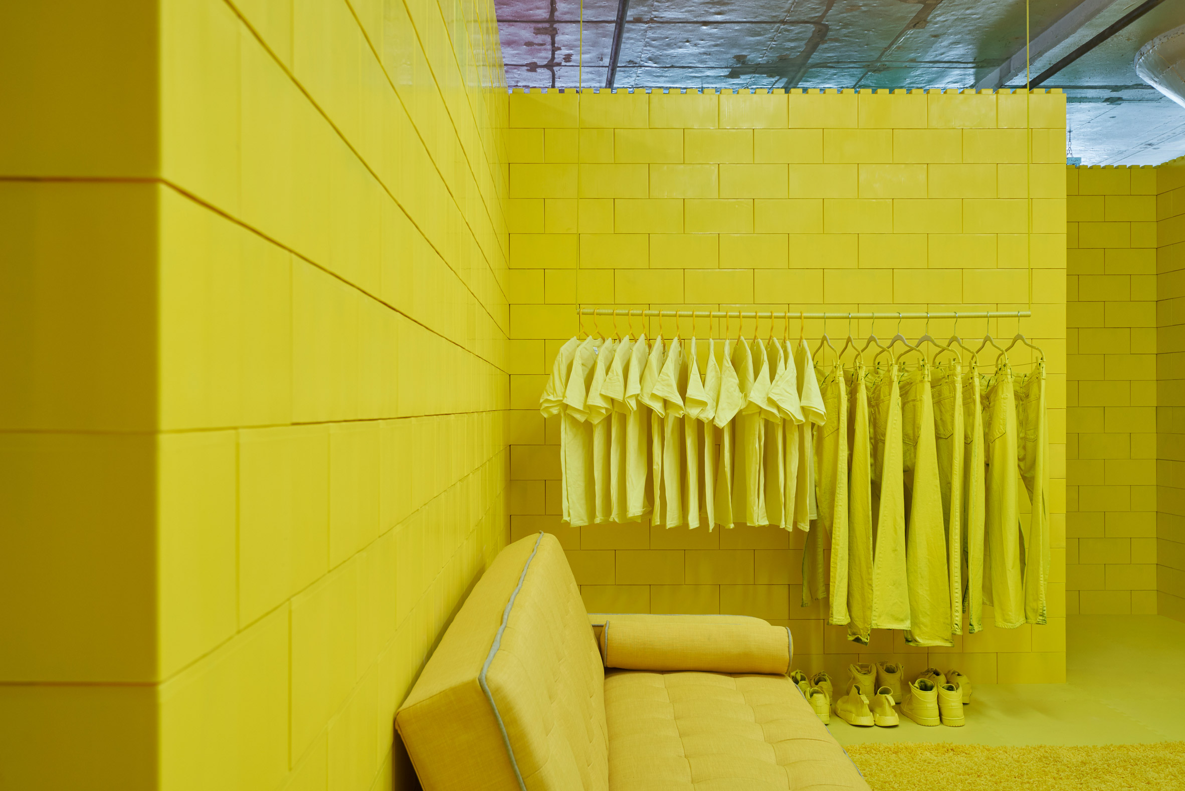 Monochrome exhibition in Brooklyn comprises single-coloured rooms-19