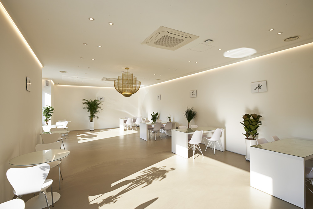 具有现代氛围的两层大型烘焙咖啡馆室内设计专业公司-8