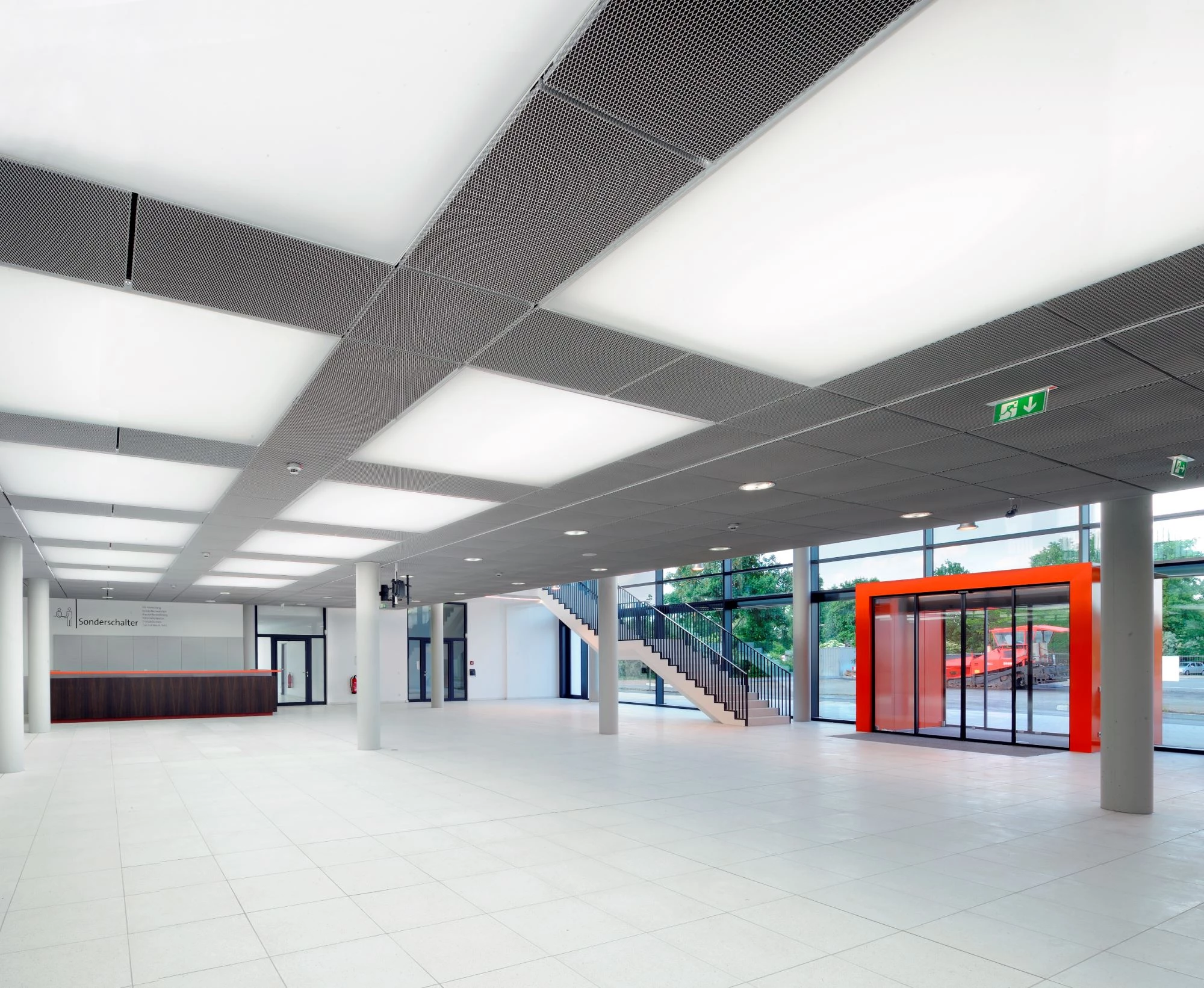 法兰克福汽车服务中心-7