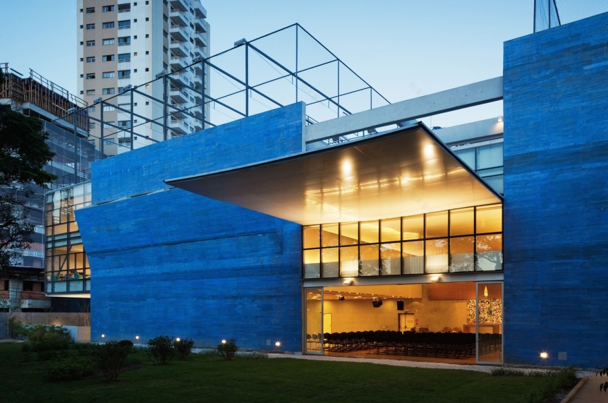 巴西 Shalom 社区中心·混凝土巨石构建的和谐空间-21