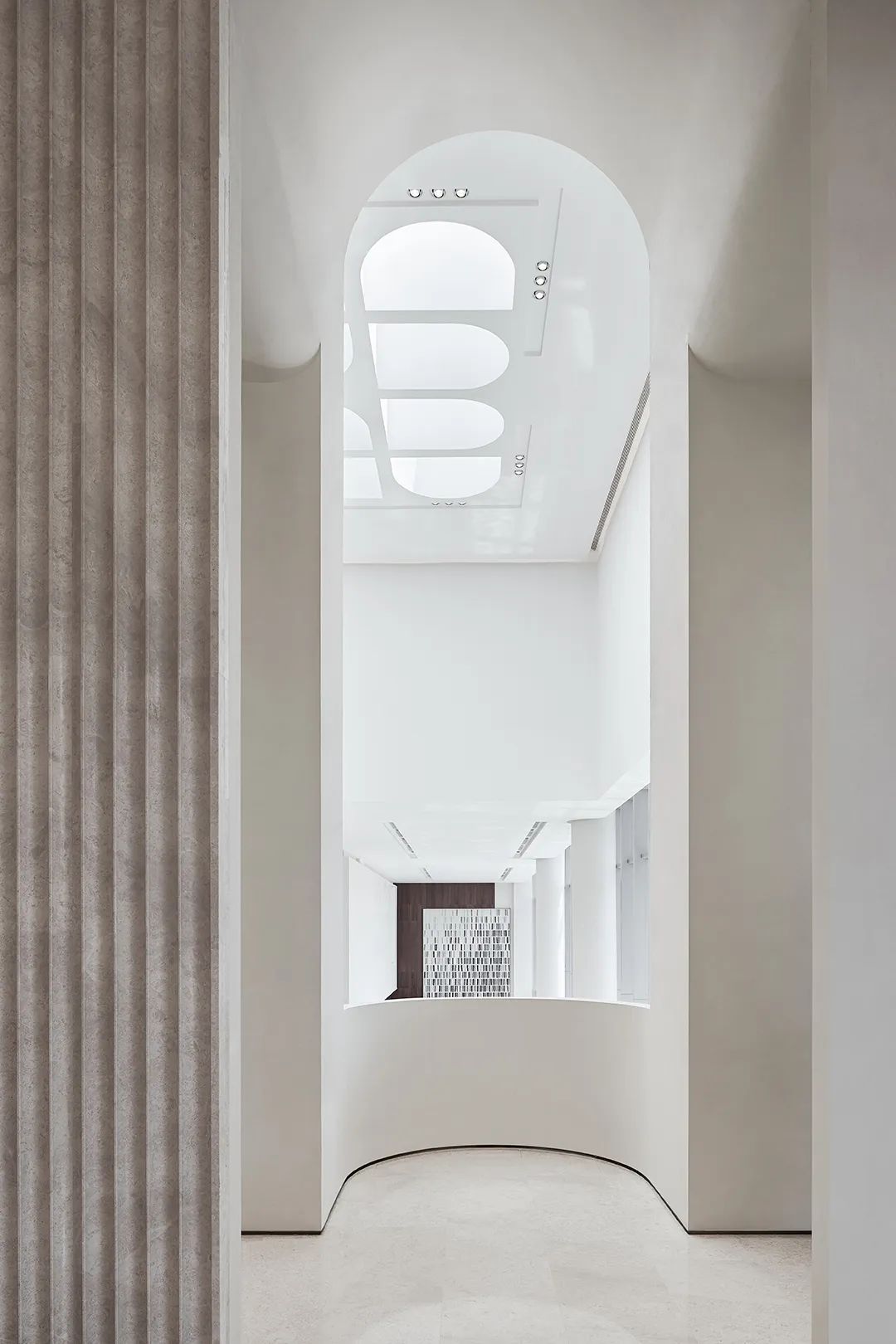 中南置地临沂林樾展示中心 | 原始美感的空间艺术-17