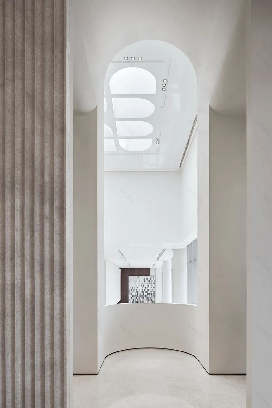 中南置地临沂林樾展示中心 | 原始美感的空间艺术-17