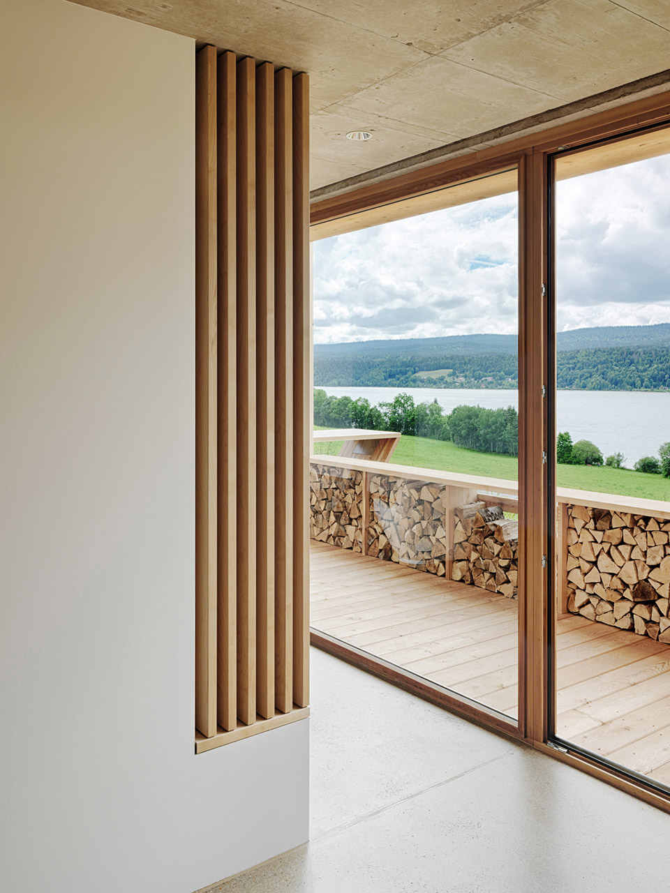 简单纯净的湖 MW 住宅-24