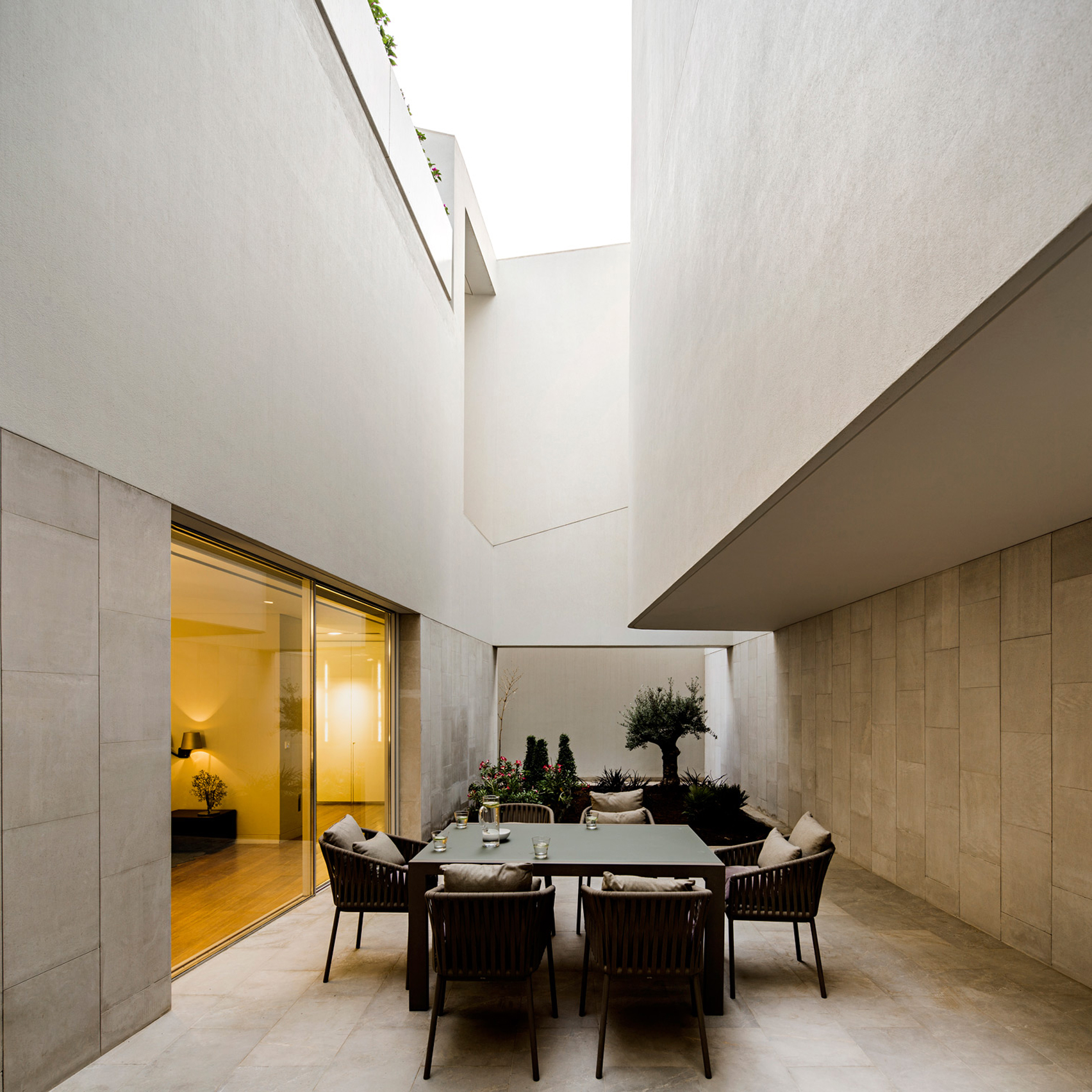 10 houses from Pinterest that offer ideas for outdoor dining-0