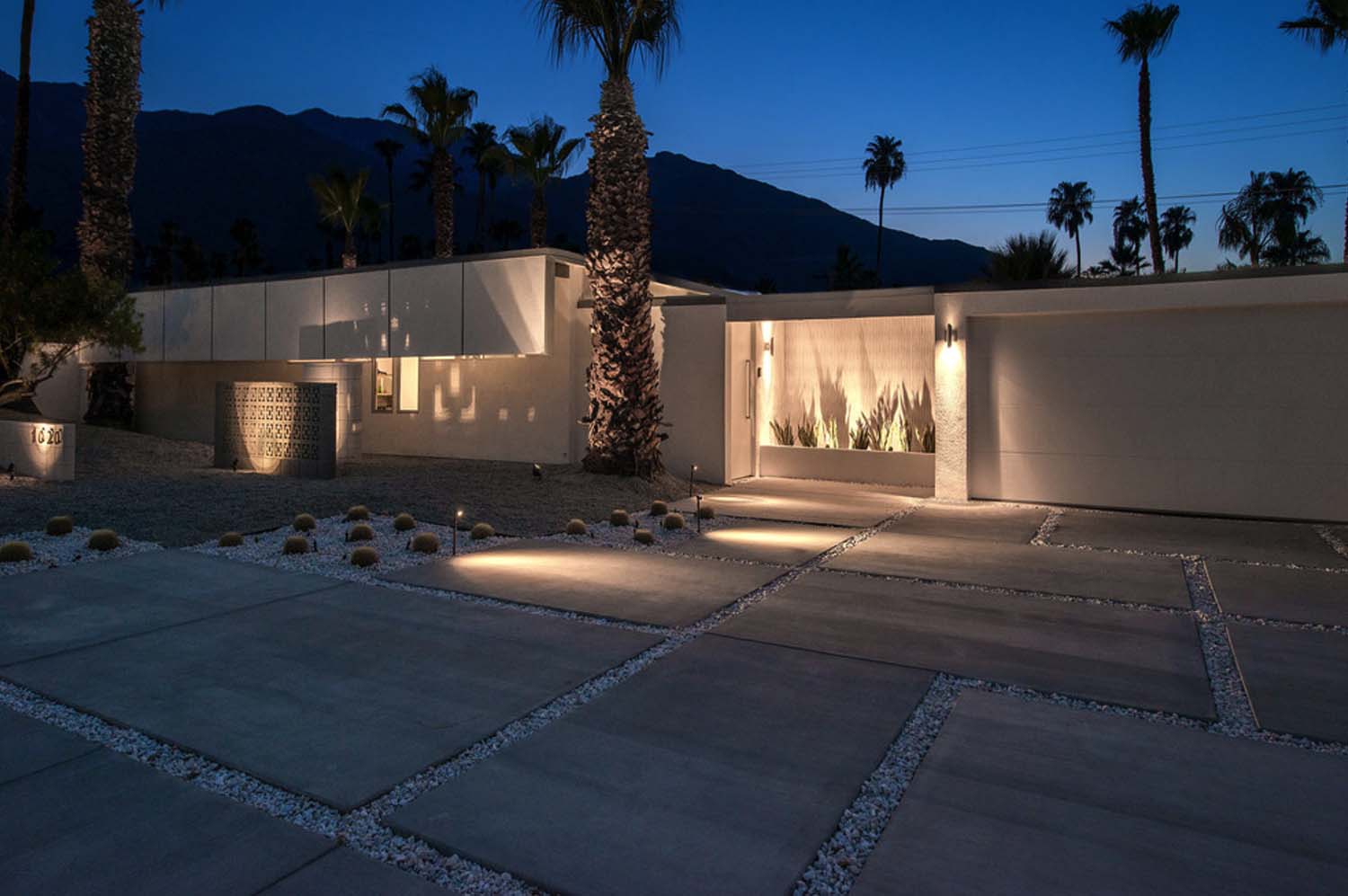 Midcentury dream retreat with a poolside paradise in Palm Springs-27