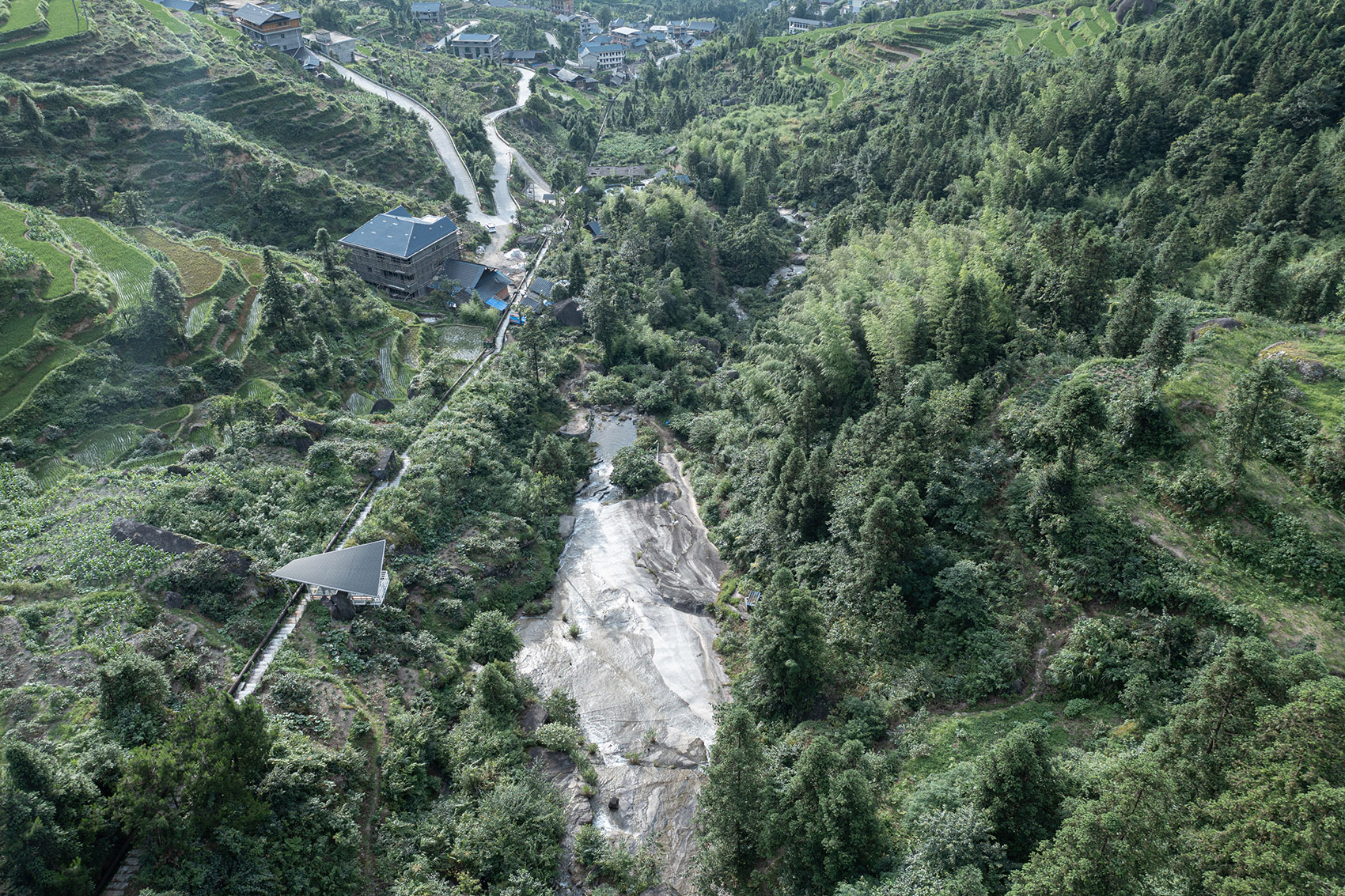 白水洞天,山野几何·白水洞村石瀑间的线性钢亭组群丨中国邵阳丨湖南大学建筑与规划学院-4