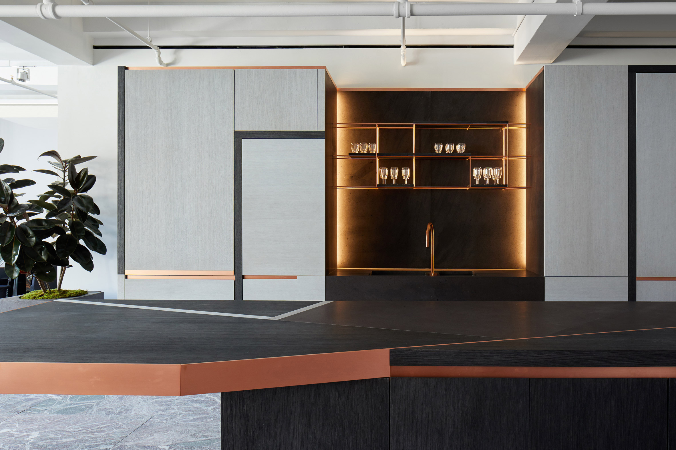 纽约曼哈顿 8A 公寓式设计展厅亮相,呈现豪华家居体验-2