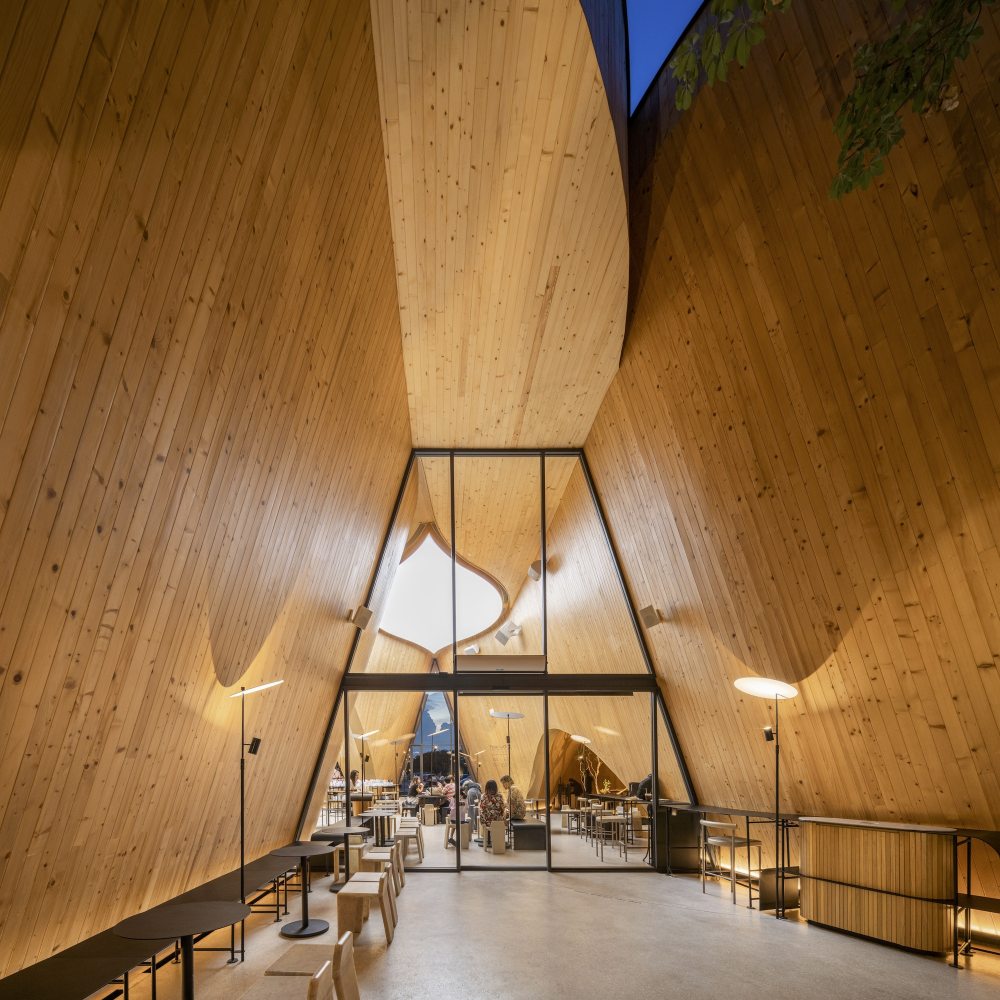 在建筑中生长的树汲取日式文化启发的独栋咖啡厅设计（Harudot）丨泰国春武里丨戈者设计-22