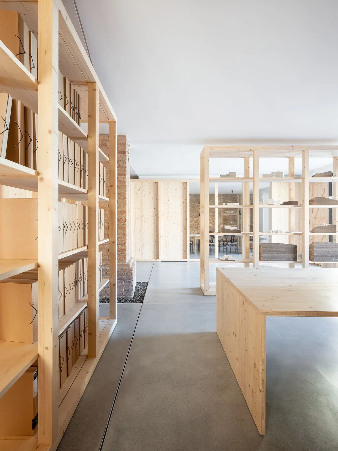 旧仓库新生 · Nordest Arquitectura 打造西班牙古村办公室-29