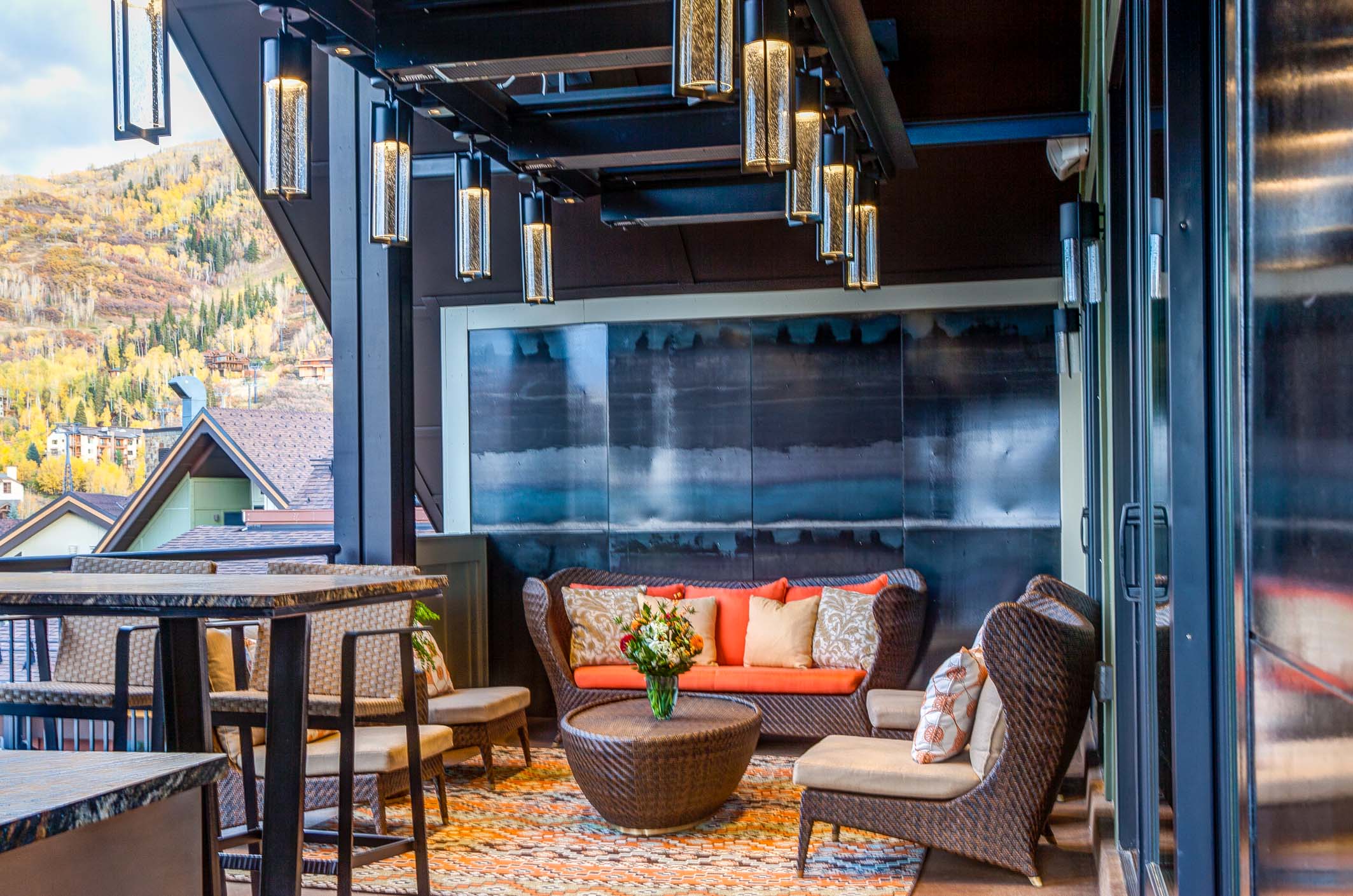 垂直艺术建筑打造四季皆宜的滑雪胜地顶层露台设计-26