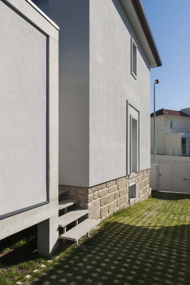 波尔图半独立式住宅翻新-50