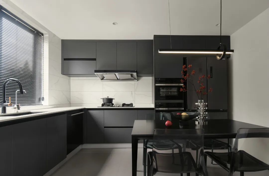 73㎡老房黑白灰简约改造丨壹石空间设计-35