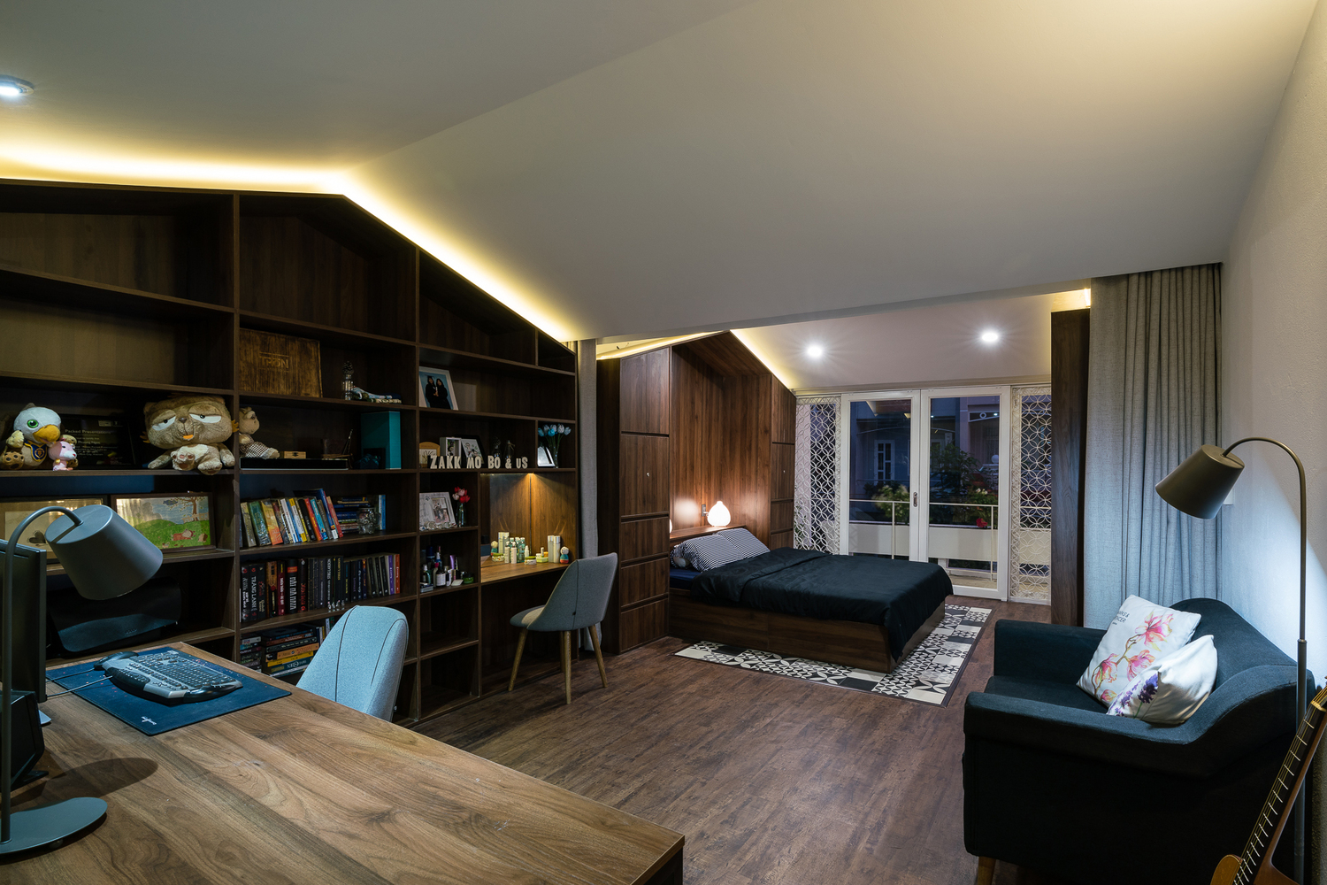 ZAKK ANDS HOUSE 透明金属边界与自然光影的完美融合-22