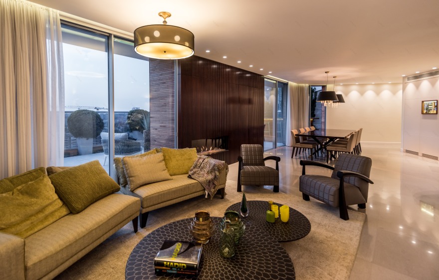 特拉维夫五角大楼顶层公寓 - 色彩斑斓的现代家庭空间-3