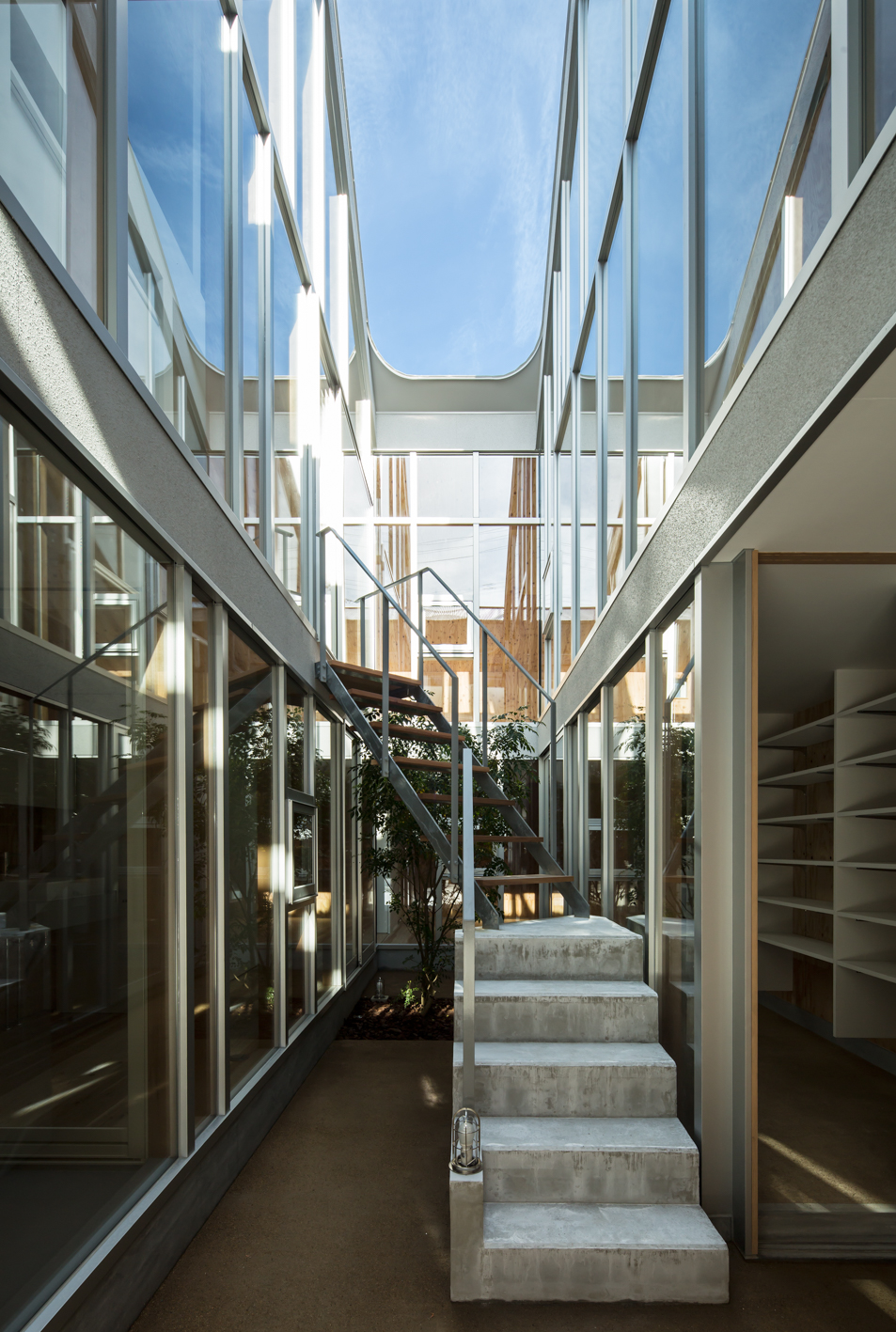 双屋共生,绿意盎然的家庭住宅-12