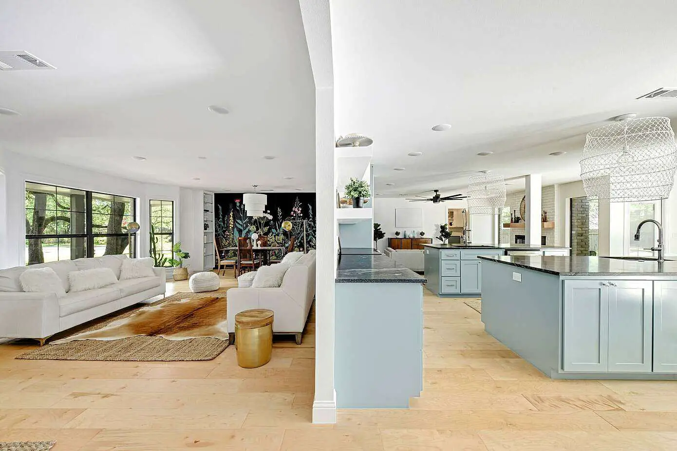 个性墙纸打造独特餐厅，翻转德州住宅视觉体验-12