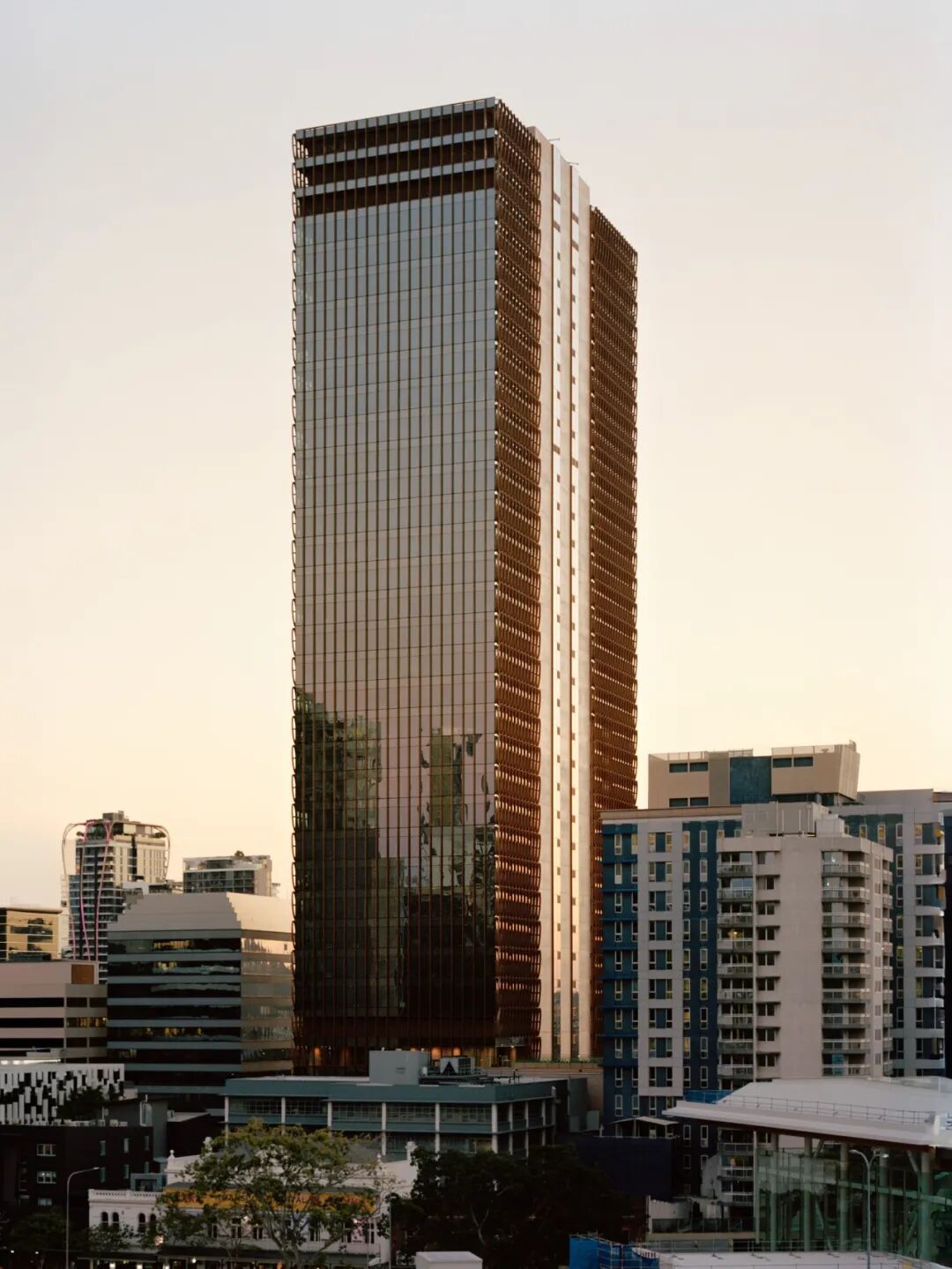 布里斯班北码头205号广场丨澳大利亚布里斯班丨Hassell,REX及Richards & Spence-6