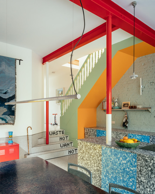 色彩斑斓的“山景房” · 英国伦敦的现代家庭住宅设计丨CAN-17