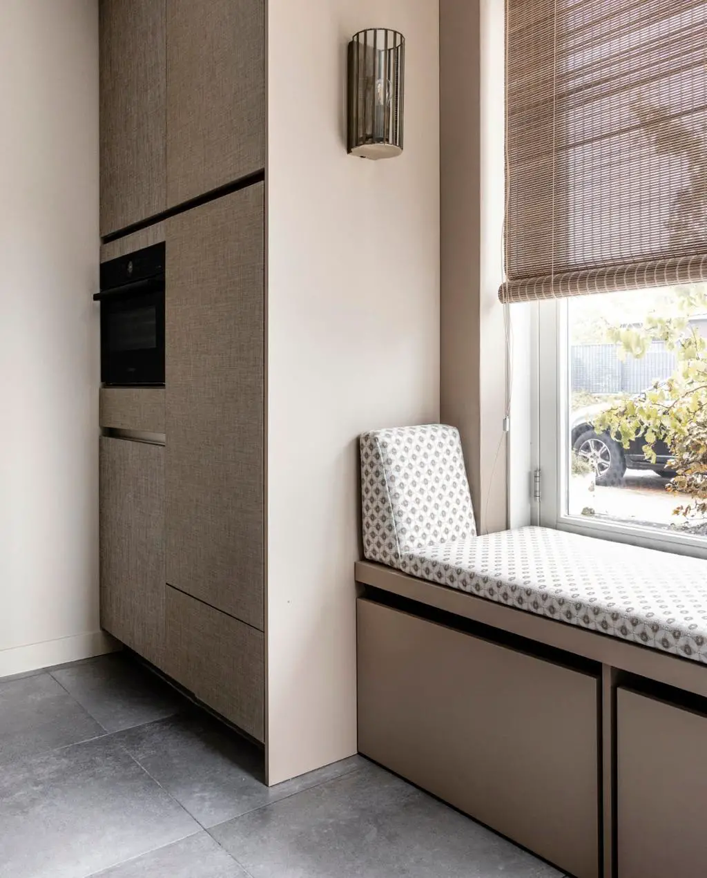 荷兰家庭暖意新居，现代风格融合设计师巧思-11