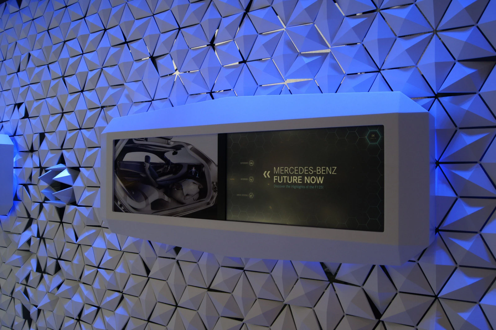 奔驰德国不来梅展厅·创意模块化房间隔板设计-10