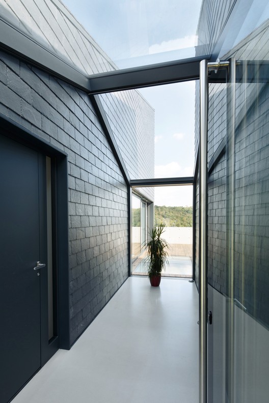 波兰 Krostoszowice 村庄的倾斜屋顶家园-19