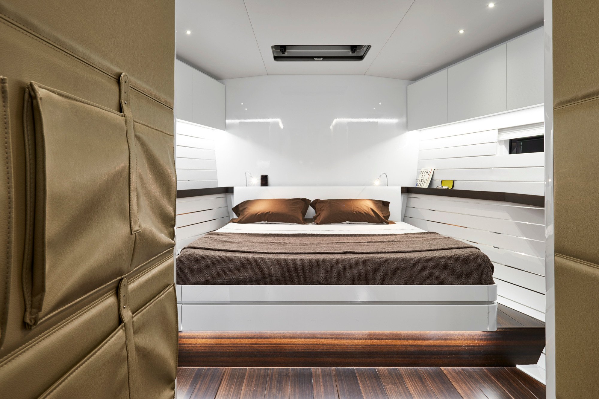 巴黎 otto 与 Formenton 联手打造惊艳游艇内饰-7