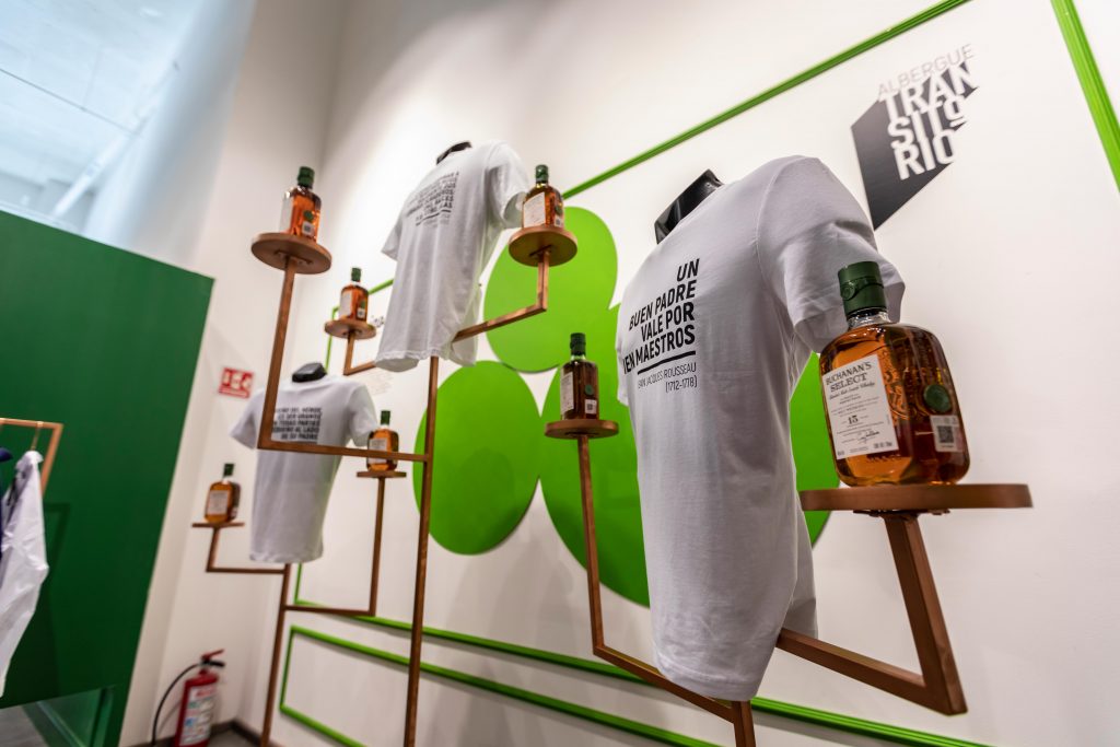 墨西哥设计盛宴 | Buchanan’s 18 在 Guadalajara 的“The gift of being present”展览-12