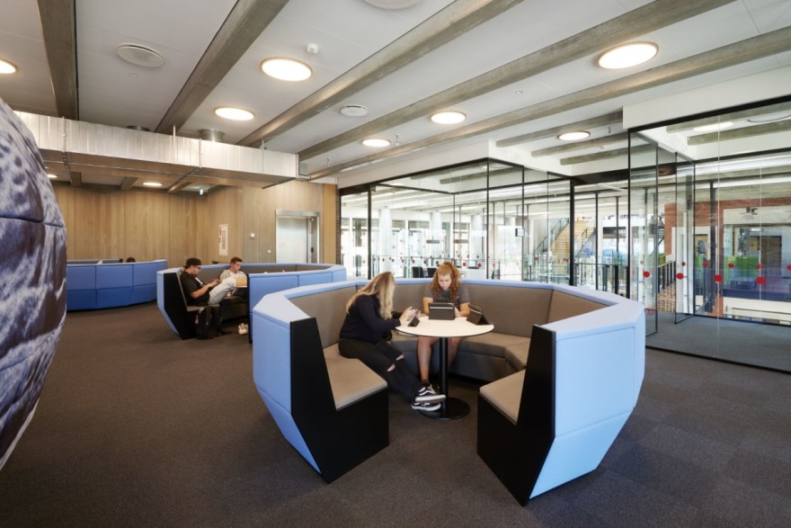 丹麦 VUC Aabenraa 大学动态学习空间丨ZENI arkitekter-23