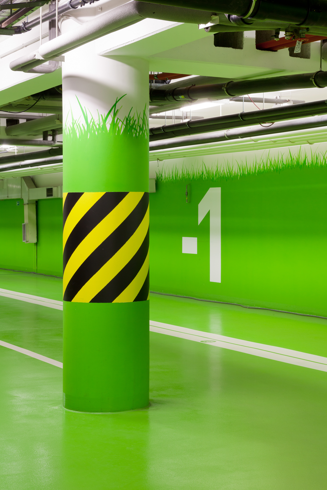 布拉格 KKCG 建筑室内设计 | 垂直花园与自然材料的融合-31