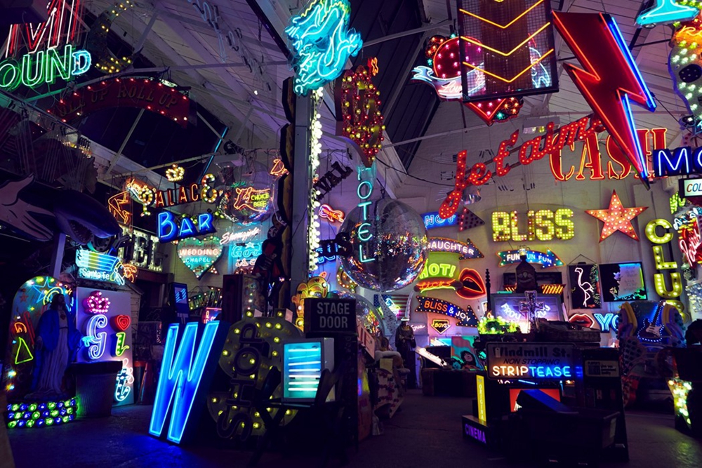 伦敦“上帝的垃圾场” | 霓虹灯的迷幻世界-3