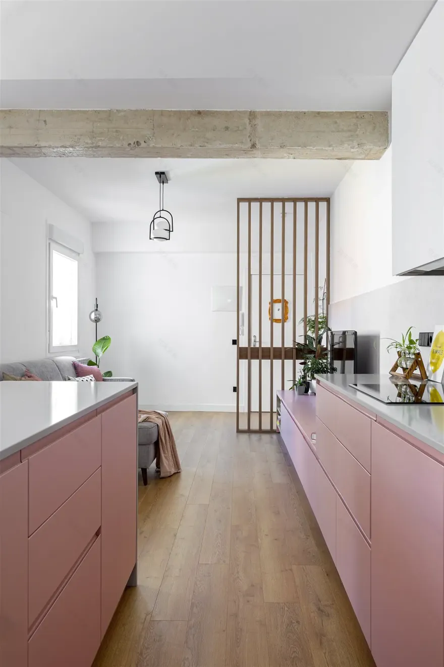 马德里 65m2 色彩缤纷的时尚公寓设计-2