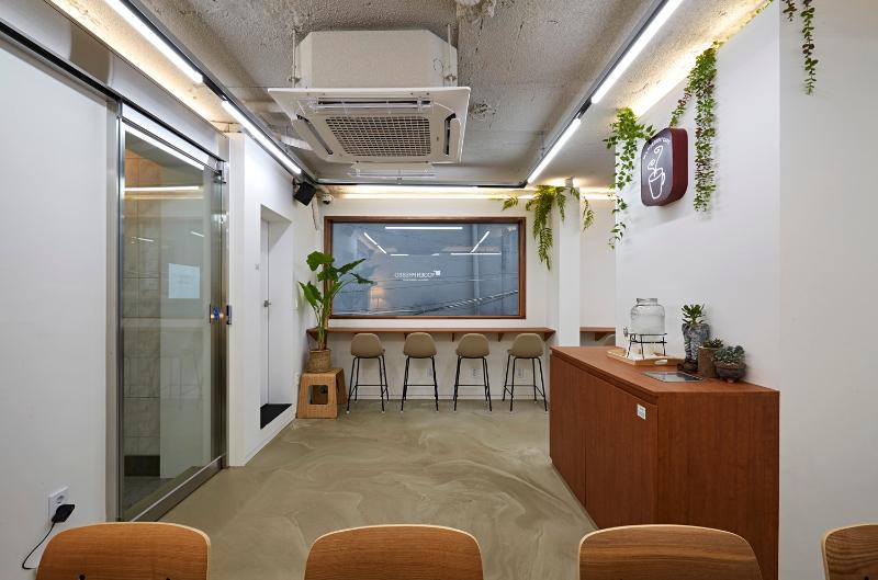 14 坪简约咖啡厅，展现 white&wood 风格魅力-3