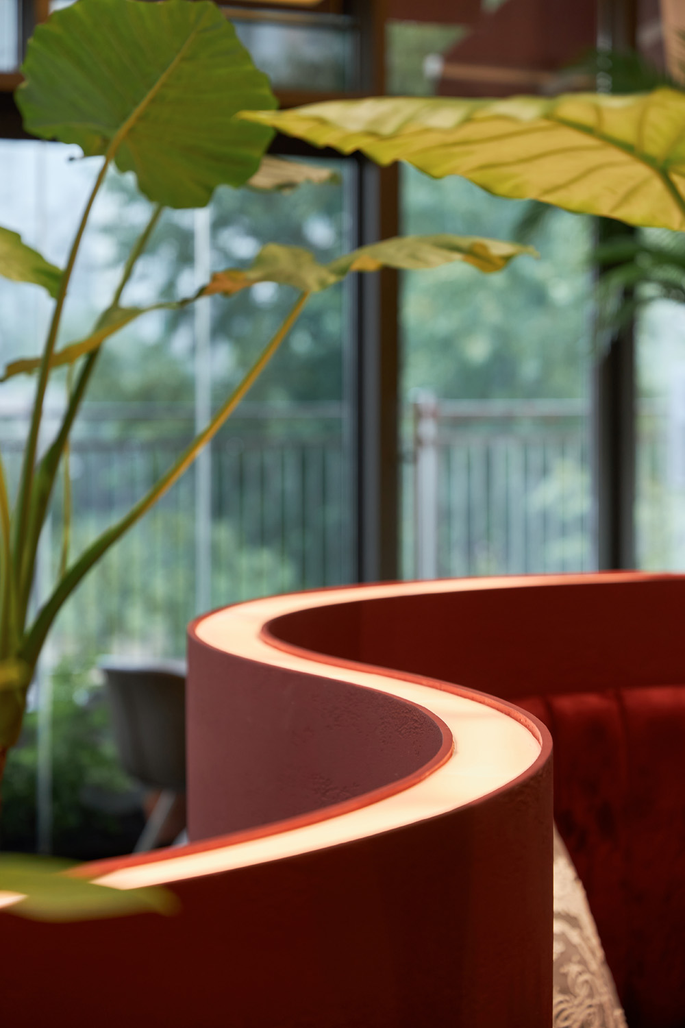 曲径通幽 | 55 平米餐厅的曲线魅力-24