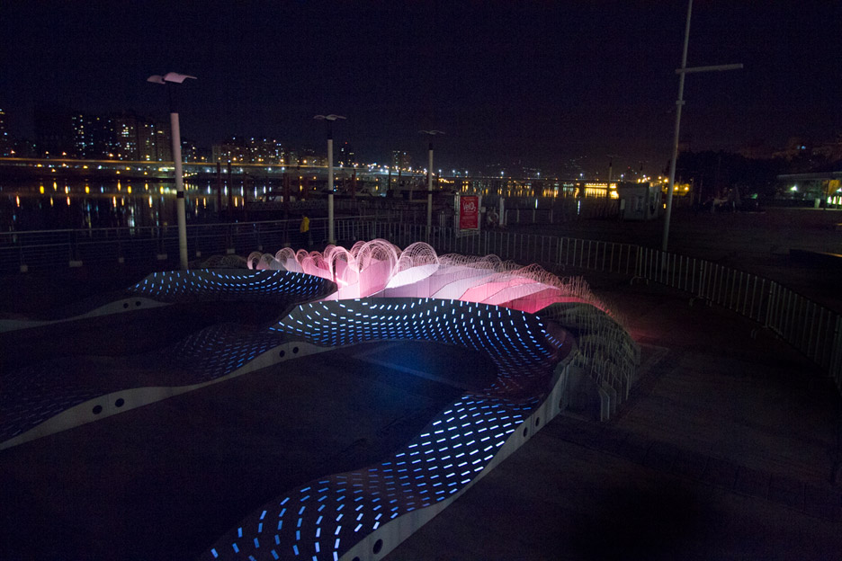 Loop.pH's colour-changing BMX installation reflects air quality-20