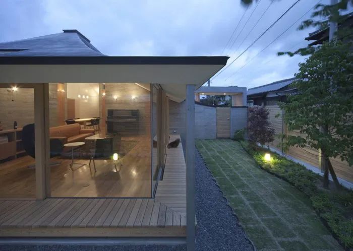 日本"破碎屋顶"之家丨NKS Architects-11