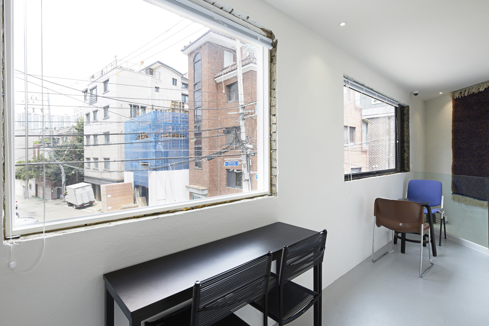 白色梦幻 | 10 平米迷你咖啡厅的惊艳室内设计-4