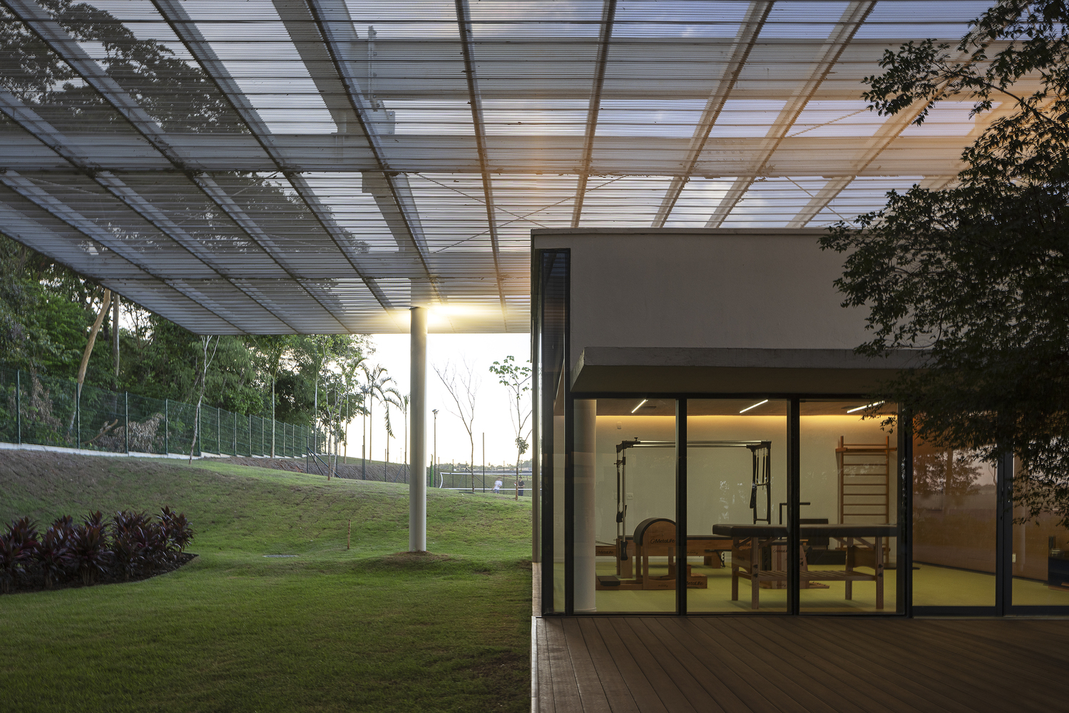 巴西健身中心丨卡波特·马孔德斯·隆戈·阿尔基多拉和都市生活-19